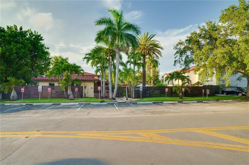 Foto principal - 2625 NE 13th Ct