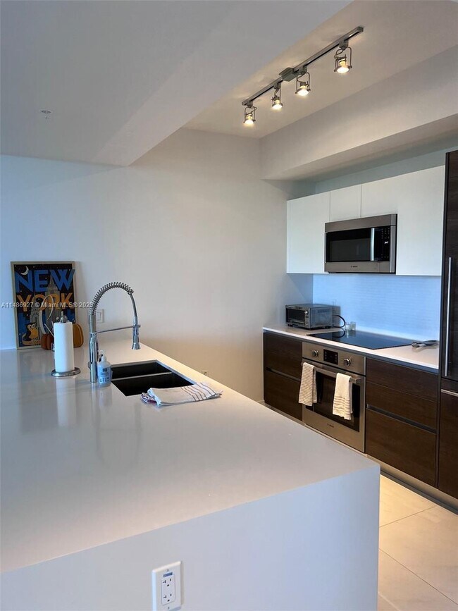 Building Photo - 301 Altara Ave