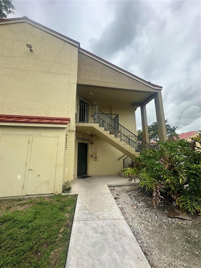 Foto del edificio - 18318 NW 68th Ave