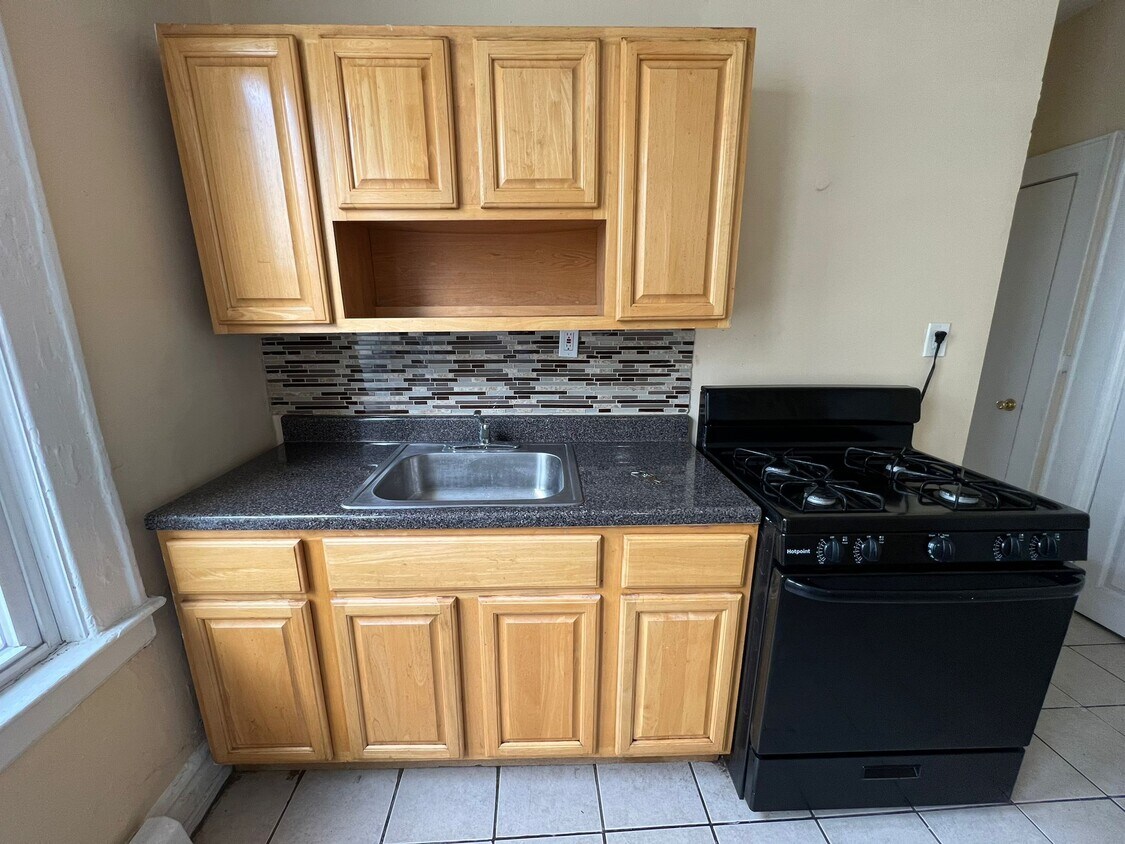 Unit 2L - 137 Goodwin Ave