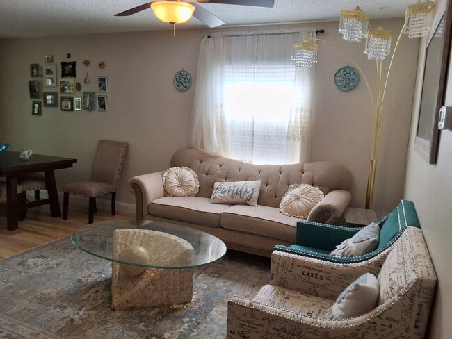 Photo - Knoxville 37912 - Short Term Lease with Utilities Included up to $200 per month -  2 bedroom, 2 b... House