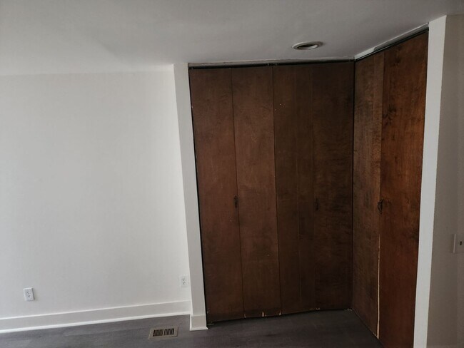 Building Photo - 2 bedroom townhouse for rent