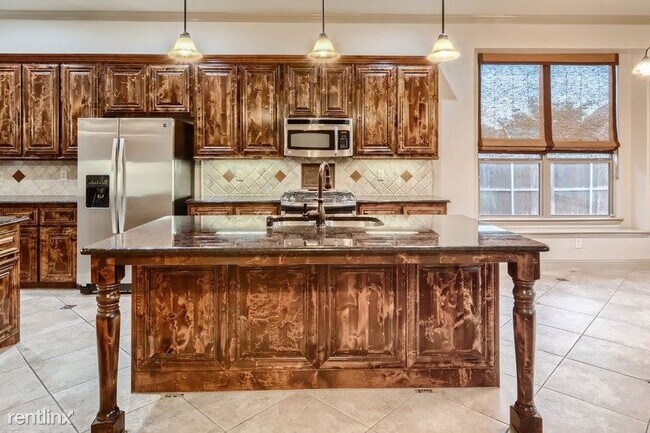 Foto del edificio - 5 br, 4 bath House - 1003 Cadbury Lane UNIT