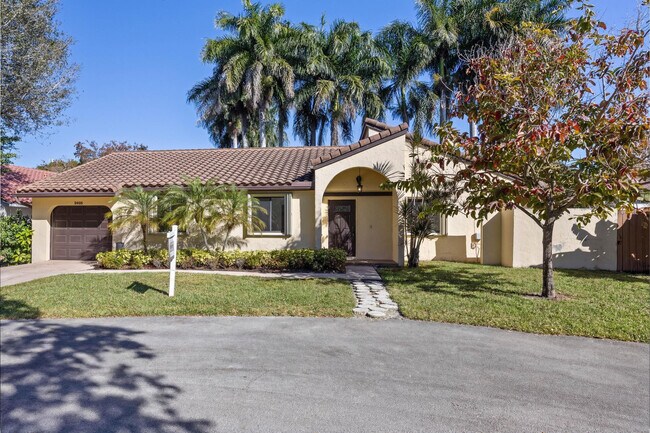 Building Photo - 2925 Azalea Dr