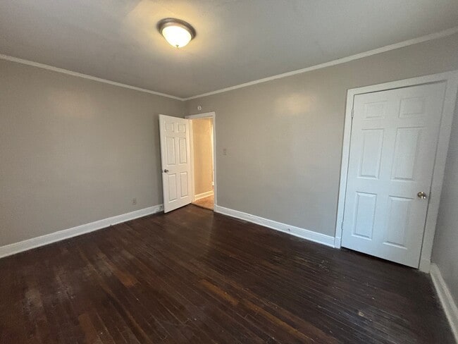 Building Photo - 3733 Vernon Ave