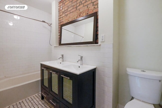 Building Photo - 475 Van Buren St