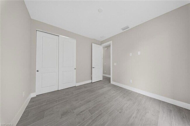 Foto del edificio - 1204 Moore Ave