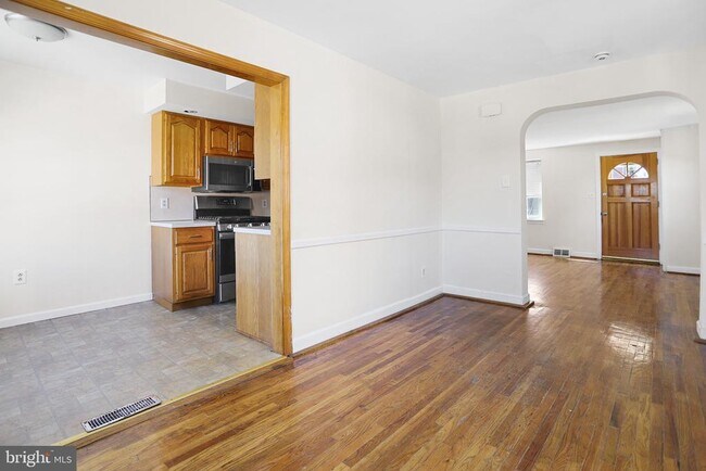 Building Photo - 253 Childs Ave