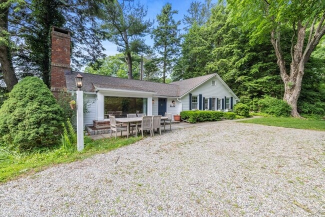 Building Photo - 62 Pound Ridge Rd