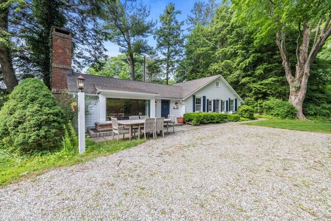 Foto del edificio - 62 Pound Ridge Rd