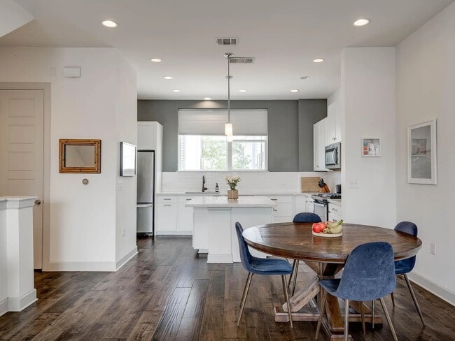 Foto del edificio - 1406 Waterloo Shore Ln