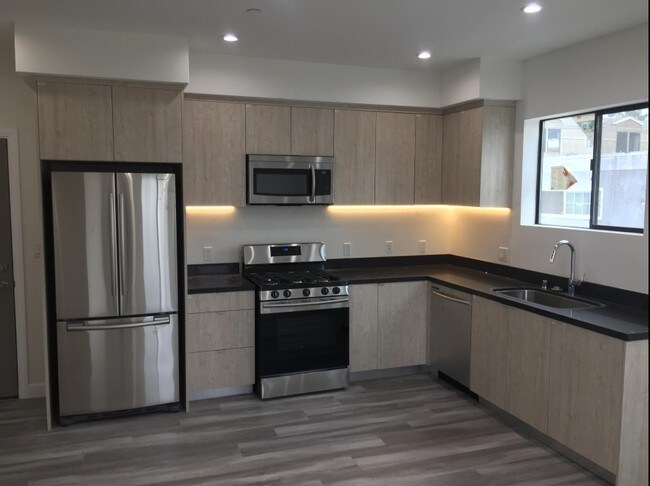 Interior Photo - 6824 Ben Ave