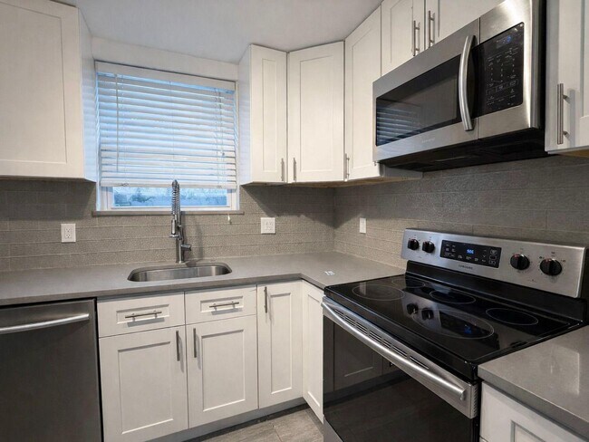 Foto del edificio - 2 Bedroom Single Family Home w/ Private Fenced Yard | Point Breeze