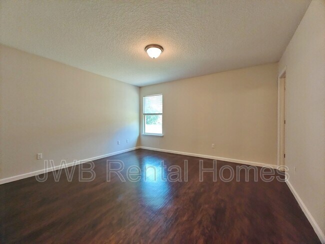 Foto del edificio - 8089 Firetower Rd
