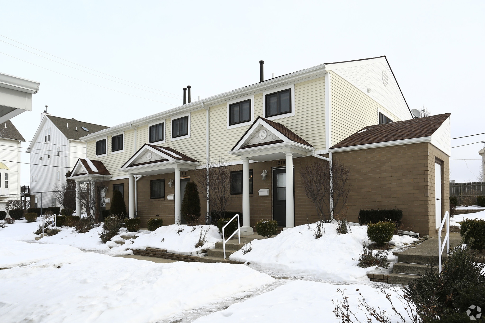 Villas at Water's Edge