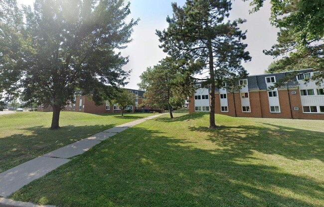 Building Photo - 2609 Meadowbrook Ln