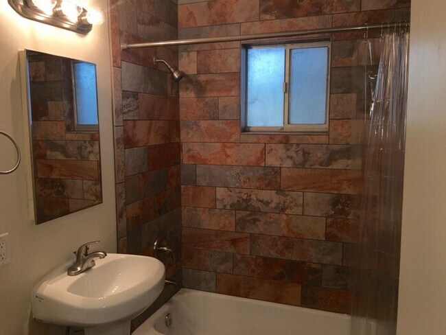 Building Photo - 915 Wheeler Ave