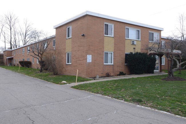 30600 Euclid Ave Wickliffe Oh 44092 Apartment For Rent In Wilshire Manor Apts 30600 Euclid Ave
