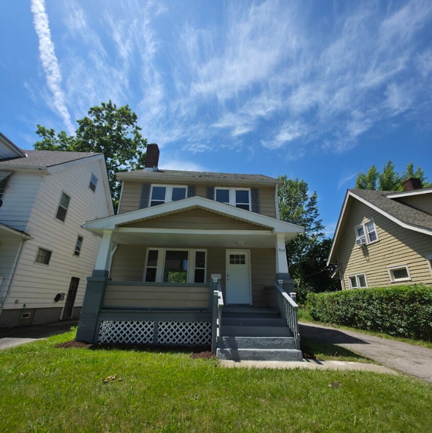 Foto principal - Cleveland Heights 3-Bed Single-Family