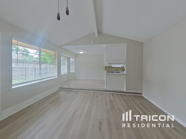 Foto del edificio - 4940 Creek Ridge Trail