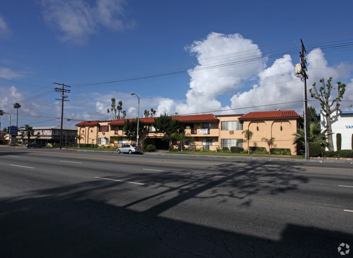 Building Photo - Sepulveda Garden Apartments