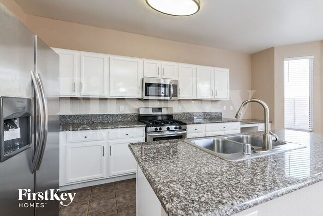 Foto del edificio - 5008 Sparkling Sky Ave