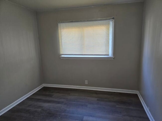 Building Photo - 9846 Dennis Dr