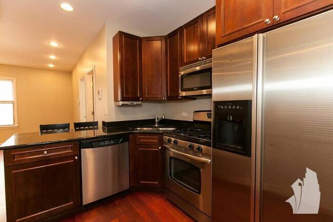 Foto del edificio - 1358 W Greenleaf Ave
