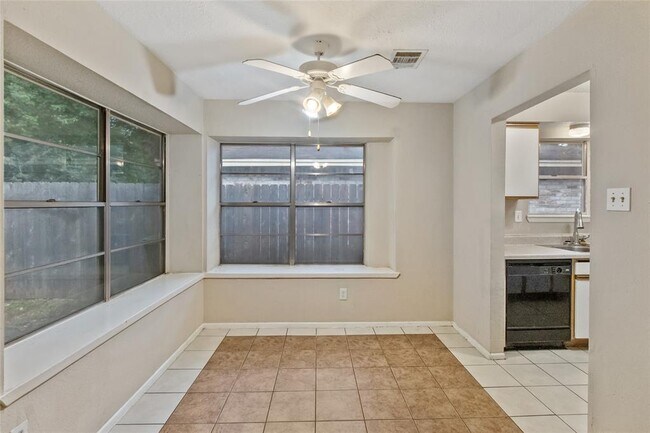 Building Photo - 15841 Ridgeroe Ln