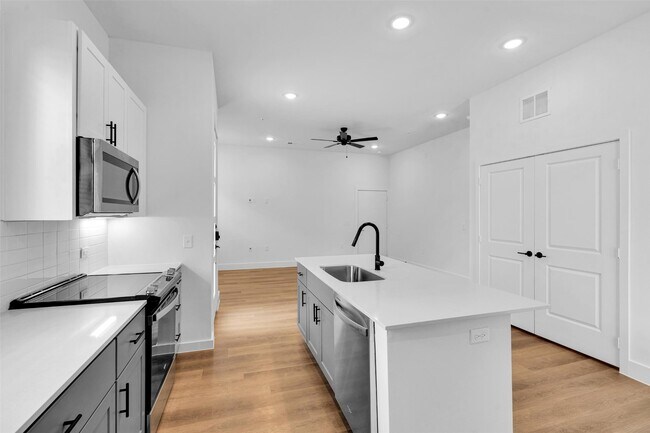 Building Photo - 1510B Forward Dr