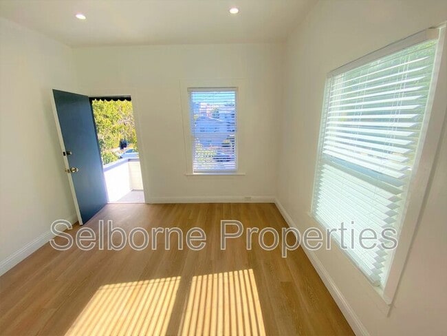 Foto del edificio - 4325 Essex St