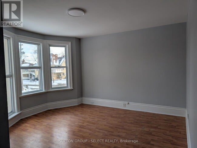 Building Photo - 627 Wellington St