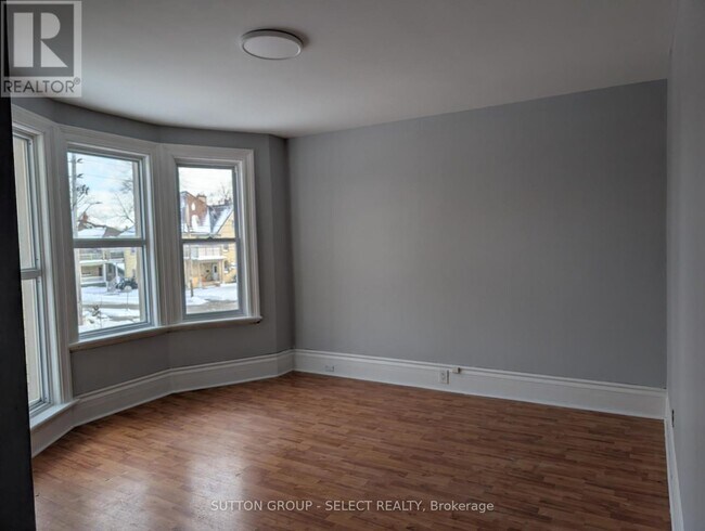 Photo du bâtiment - 627 Wellington St