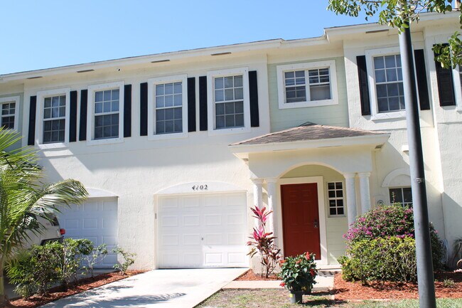 Foto del edificio - 4102  Emerald Vis   Lake Worth Fl 33461