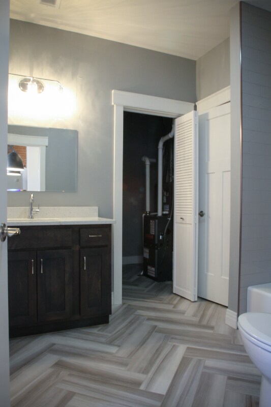 Foto del edificio - 218 E 7th St