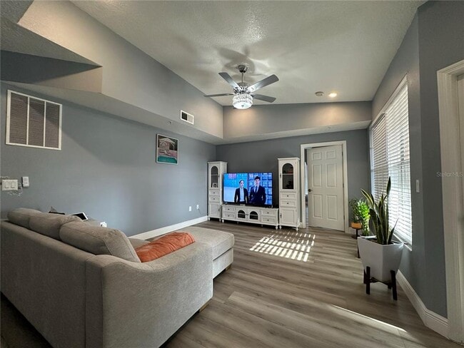 Foto del edificio - 5554 Metrowest Blvd