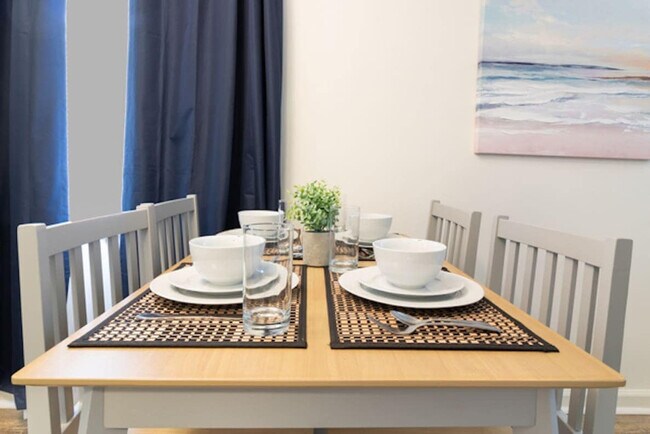 Building Photo - 3912 Crestview Dr