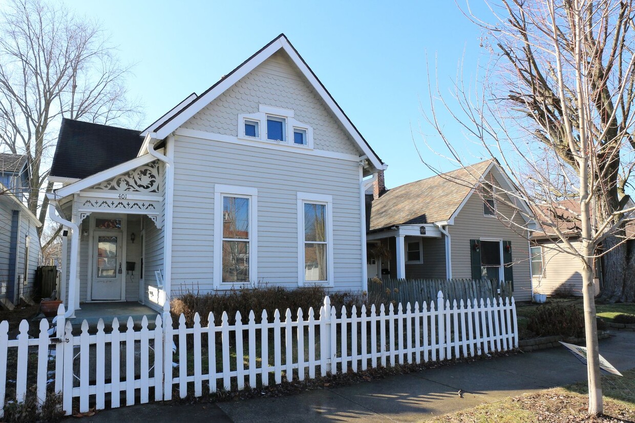 Primary Photo - 3 Bedroom Bates-Hendricks Home!