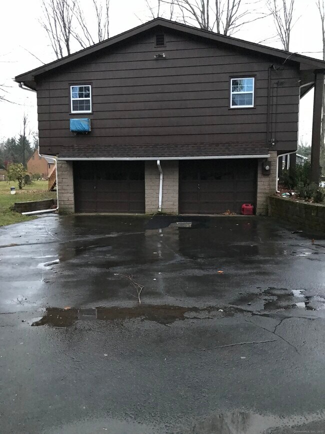 Foto del edificio - 669 Still Hill Rd