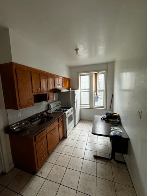 Primary Photo - 131 Bay 37th St