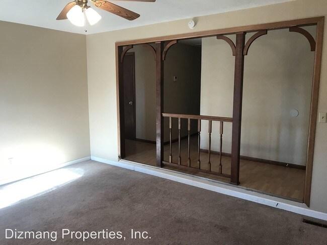 Building Photo - 3 br, 1.5 bath House - 1550 E. Seminole St.