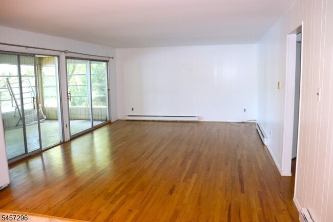 Building Photo - 370 Lake Shore S