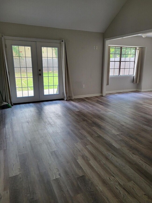Building Photo - 514 Portsmouth Dr