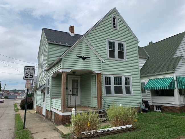 Building Photo - *FIRST MONTH'S RENT FREE*