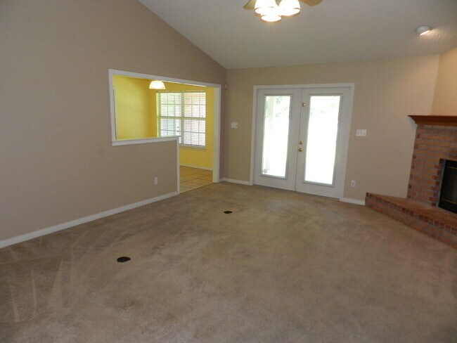 Foto del edificio - Spacious 4-Bedroom Home - Woodbine Springs
