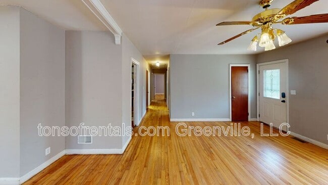 Foto del edificio - 23 Gurley Ave