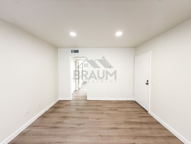 Building Photo - 15000 Burbank Blvd