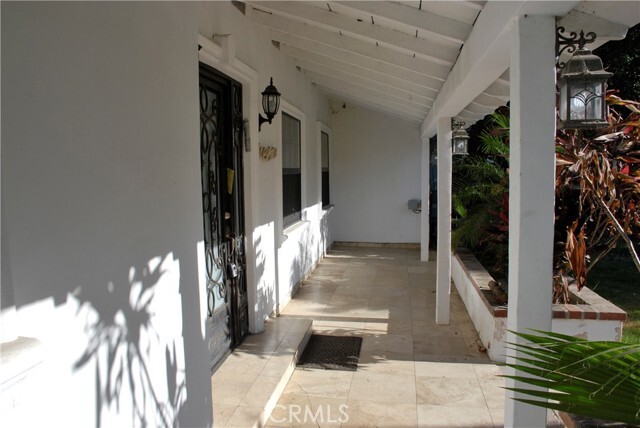 Foto del edificio - 7055 Corbin Ave