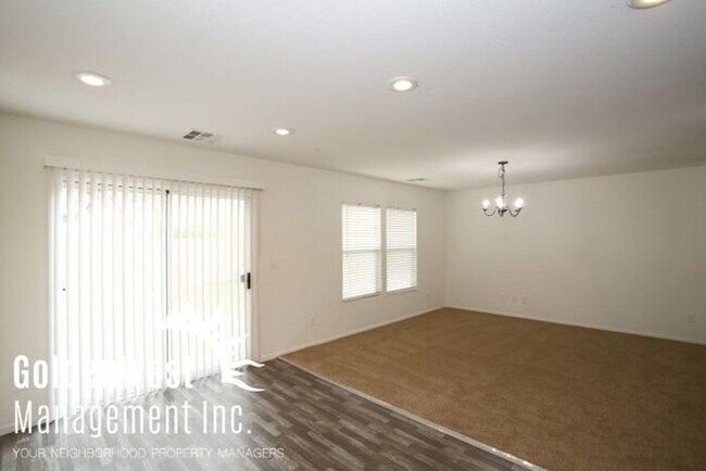 Foto del edificio - Beautiful Home with 3Bdm 2Ba located in Ce...