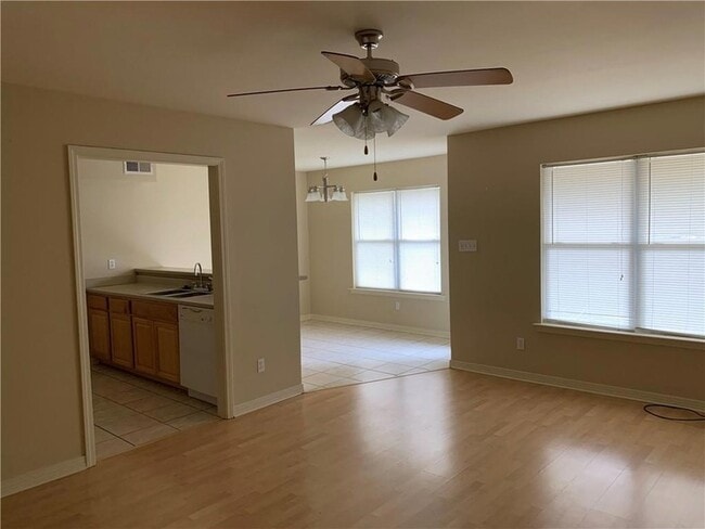 Foto del edificio - 504 Perryl Ln